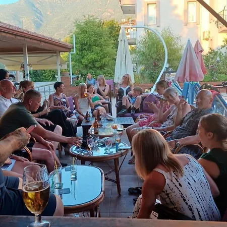 アパートホテル Hayat 3*